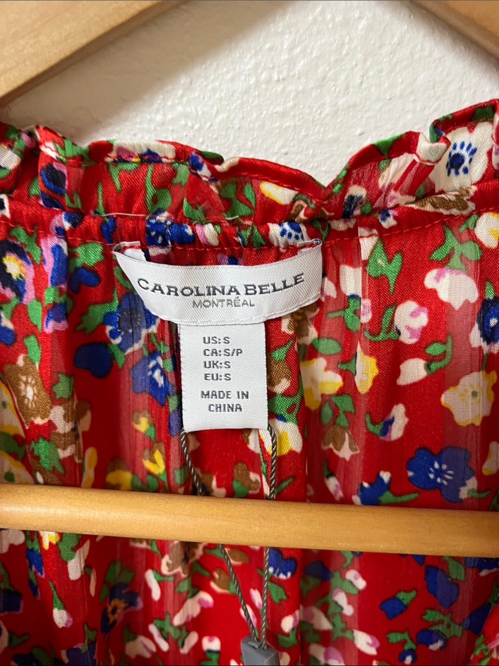 Carolina Belle Red Floral Ruffle Sleeve blouse women’s size S - Picture 2 of 3